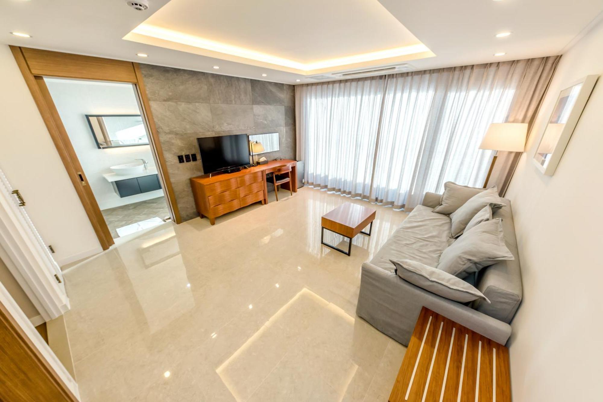 อาร์ต สปา แอนด์ พูล วิลลา Hotel เมืองเชจู ภายนอก รูปภาพ